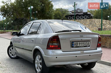Хэтчбек Opel Astra 2004 в 