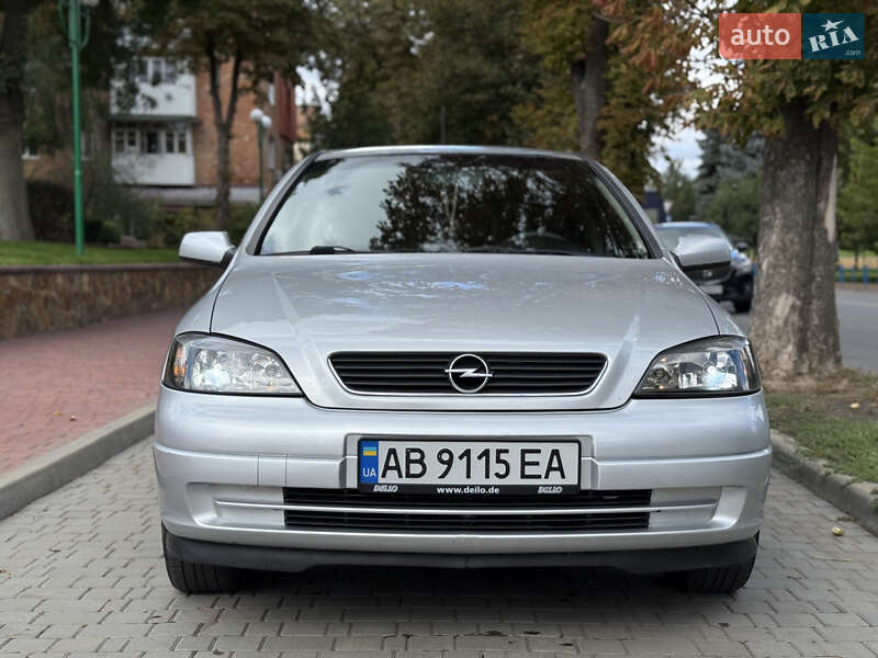 Хэтчбек Opel Astra 2004 в Могилев-Подольске