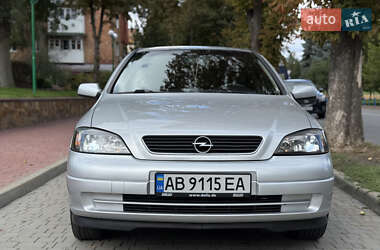 Хэтчбек Opel Astra 2004 в 