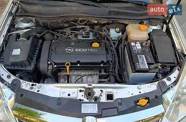 Хэтчбек Opel Astra 2009 в 