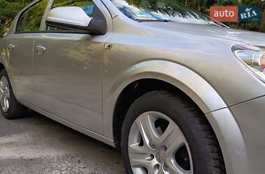 Хэтчбек Opel Astra 2009 в 