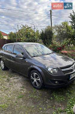 Хэтчбек Opel Astra 2012 в 