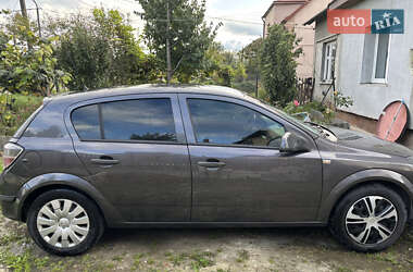 Хэтчбек Opel Astra 2012 в 