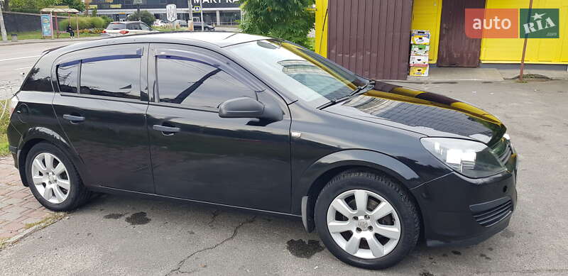 Хэтчбек Opel Astra 2005 в 
