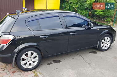 Хэтчбек Opel Astra 2005 в 