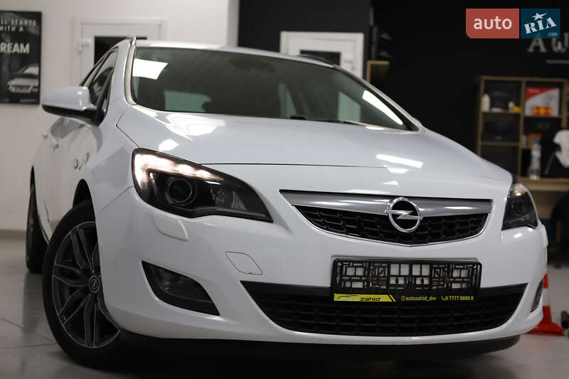 Универсал Opel Astra 2013 в Дрогобыче
