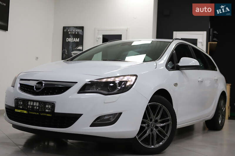 Универсал Opel Astra 2013 в Дрогобыче