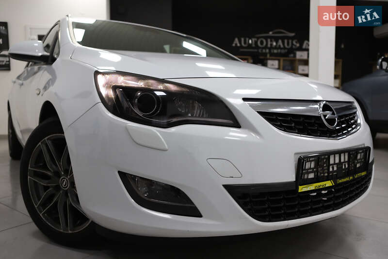 Универсал Opel Astra 2013 в Дрогобыче