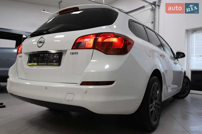 Универсал Opel Astra 2013 в Дрогобыче