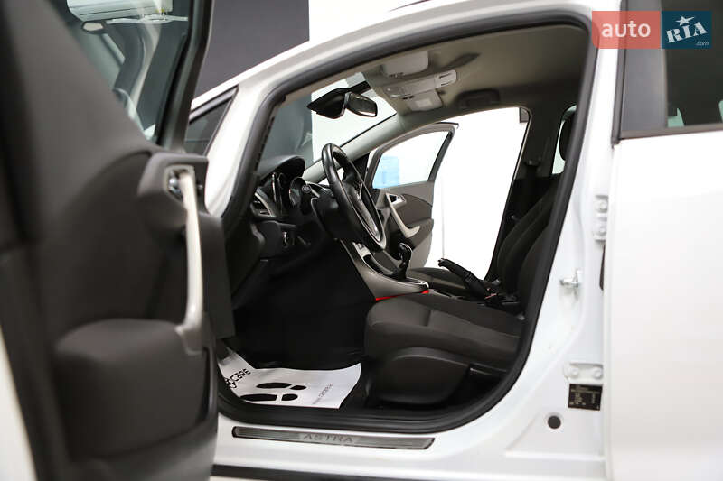 Универсал Opel Astra 2013 в Дрогобыче