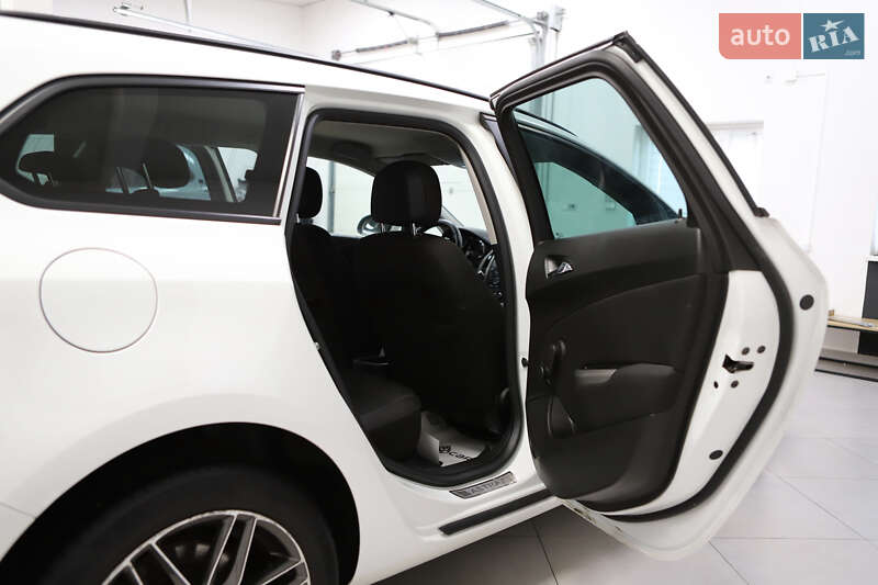 Универсал Opel Astra 2013 в Дрогобыче