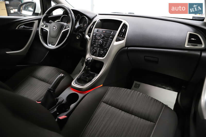 Универсал Opel Astra 2013 в Дрогобыче