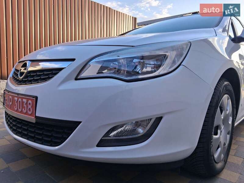 Универсал Opel Astra 2011 в Харькове