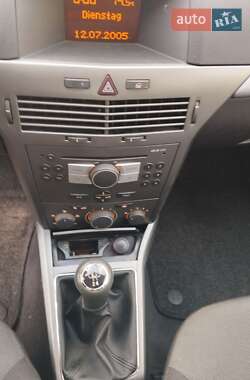 Универсал Opel Astra 2005 в 