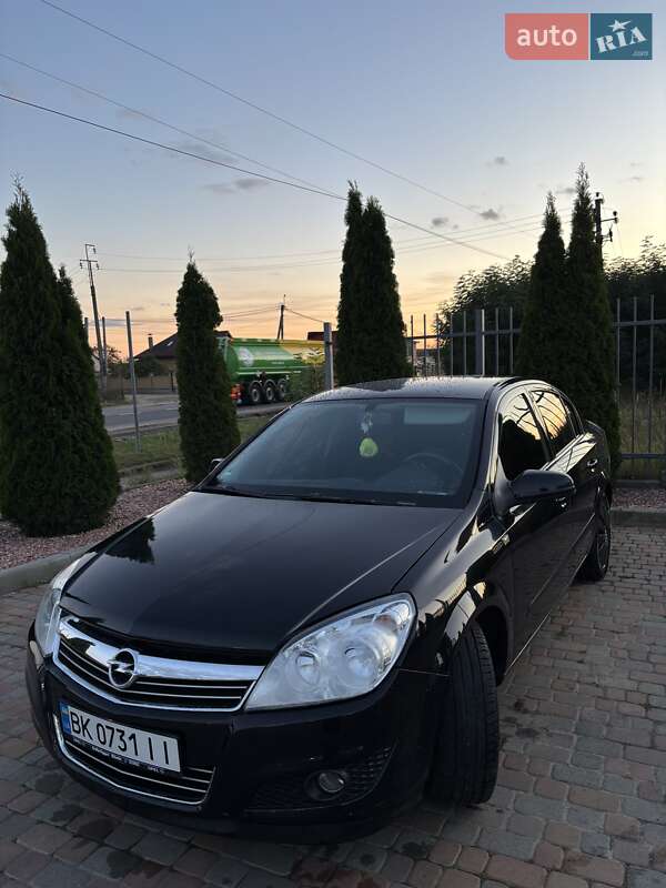 Седан Opel Astra 2009 в Сарнах