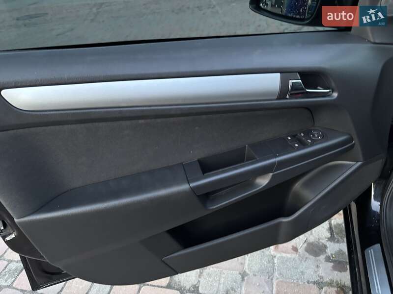 Седан Opel Astra 2009 в Сарнах