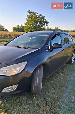 Універсал Opel Astra 2012 в Мукачевому