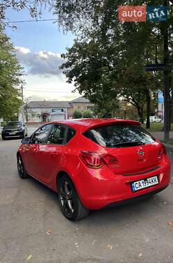 Хэтчбек Opel Astra 2010 в 