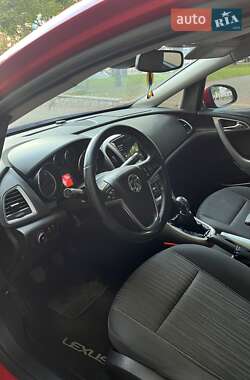 Хэтчбек Opel Astra 2010 в 