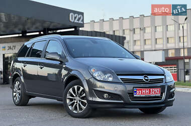 Универсал Opel Astra 2010 в Луцке