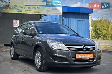 Хэтчбек Opel Astra 2009 в Сумах