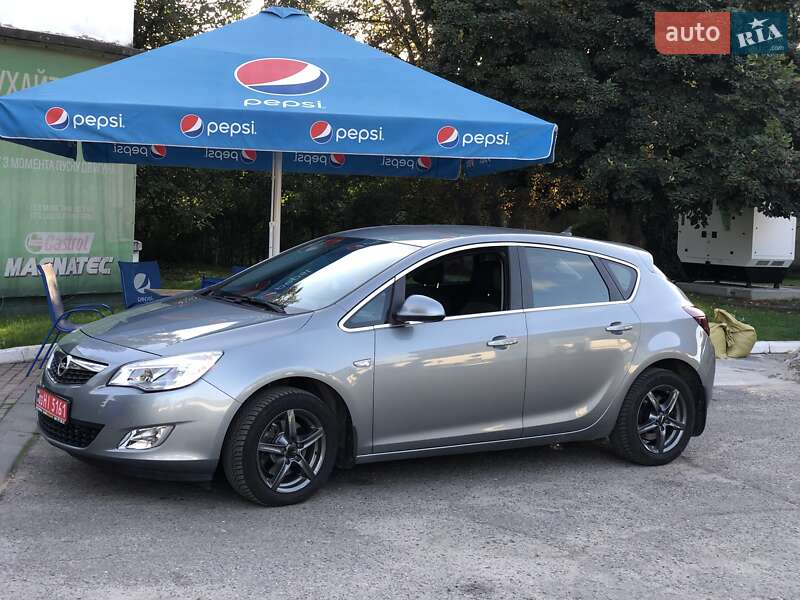 Хэтчбек Opel Astra 2011 в Львове