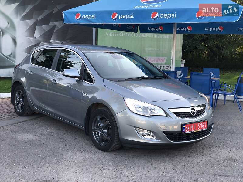 Хэтчбек Opel Astra 2011 в Львове