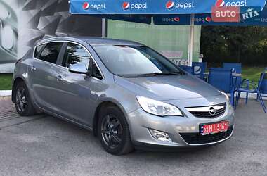 Хэтчбек Opel Astra 2011 в 