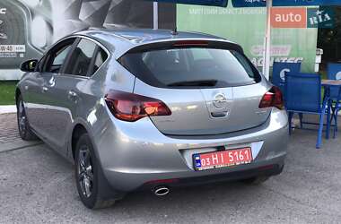 Хэтчбек Opel Astra 2011 в 