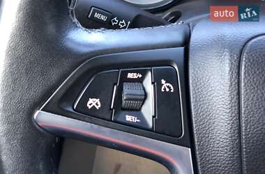 Хэтчбек Opel Astra 2011 в 