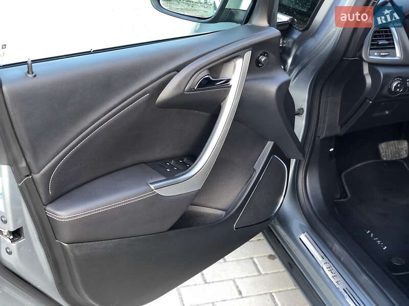 Хэтчбек Opel Astra 2011 в Львове