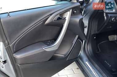 Хэтчбек Opel Astra 2011 в 