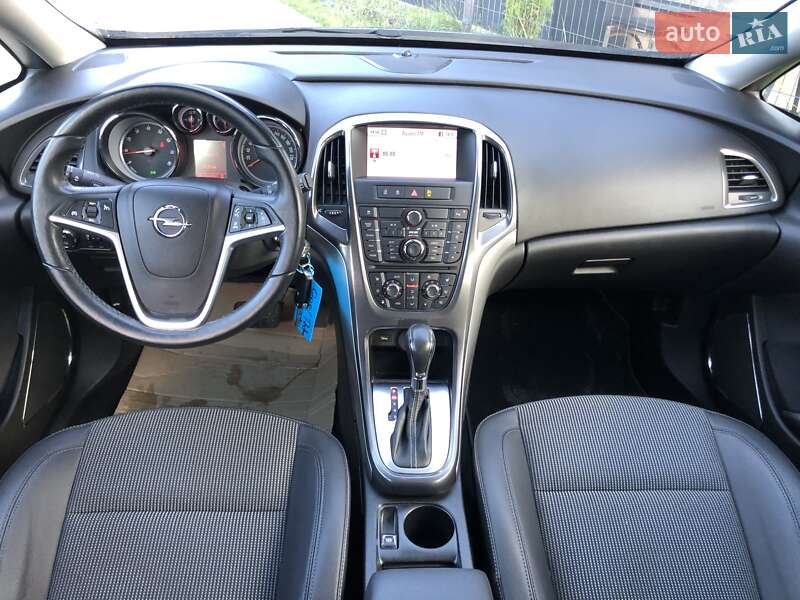 Хэтчбек Opel Astra 2011 в Львове