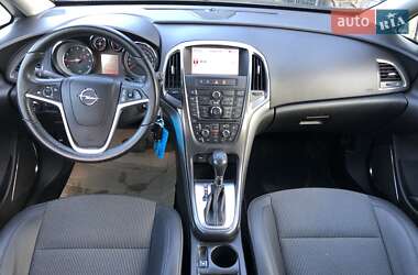 Хэтчбек Opel Astra 2011 в 