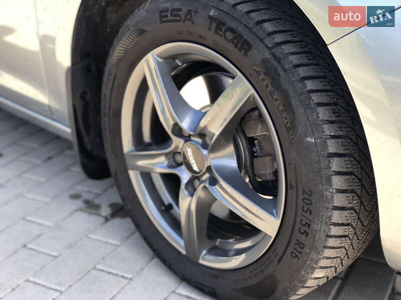 Хэтчбек Opel Astra 2011 в Львове