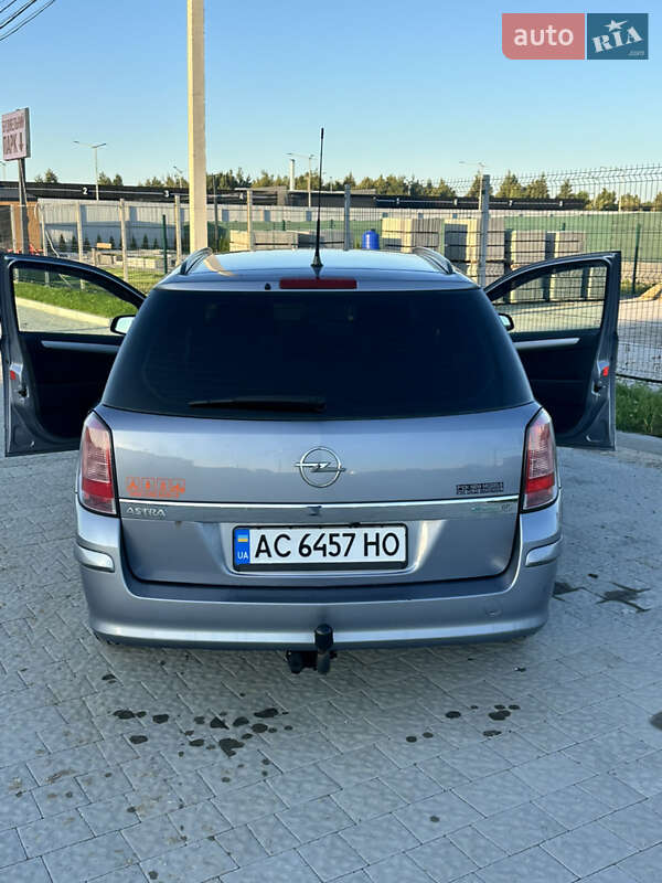 Универсал Opel Astra 2009 в Львове