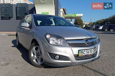 Хэтчбек Opel Astra 2012 в Львове