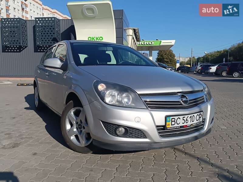 Opel Astra 2012
