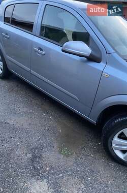 Хэтчбек Opel Astra 2007 в Калуше