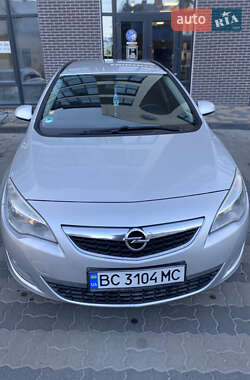 Универсал Opel Astra 2012 в 