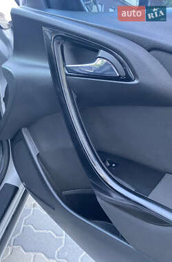 Универсал Opel Astra 2012 в 