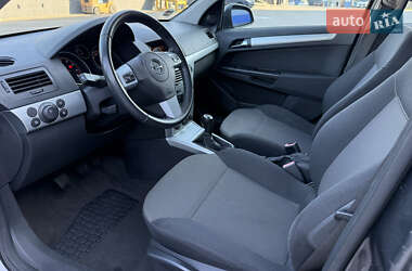Универсал Opel Astra 2010 в 