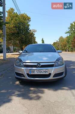 Хэтчбек Opel Astra 2005 в 