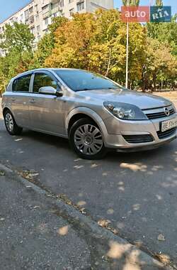Хэтчбек Opel Astra 2005 в 