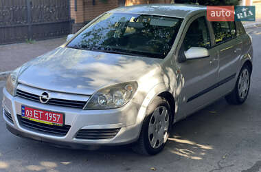 Хэтчбек Opel Astra 2005 в 