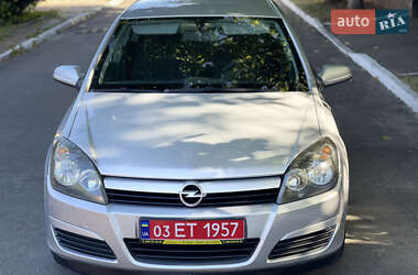 Хэтчбек Opel Astra 2005 в 