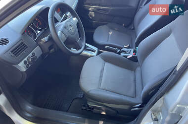 Хэтчбек Opel Astra 2005 в 