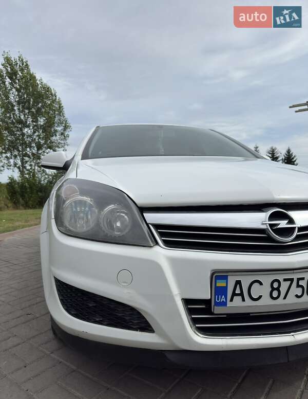 Хетчбек Opel Astra 2011 в Нововолинську
