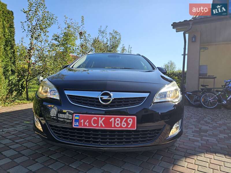 Универсал Opel Astra 2011 в Калуше