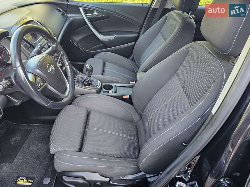 Универсал Opel Astra 2011 в Калуше